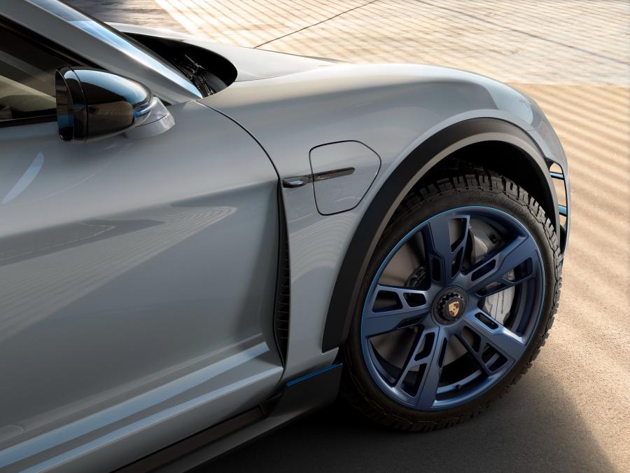 Детали экстерьера Porsche Mission E Cross Turismo 2018 года  (фото 5 из 66)